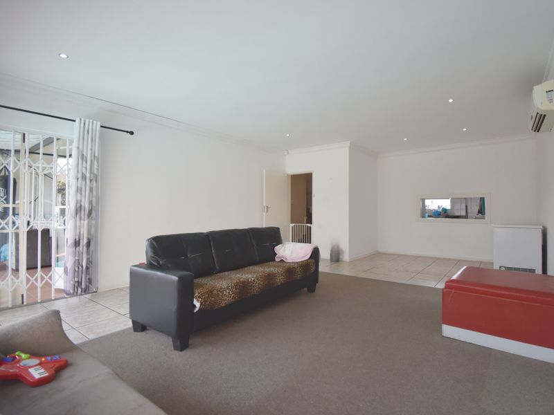 Duplex in quiet area and Smallish Complex in Wembley area - Photo 6