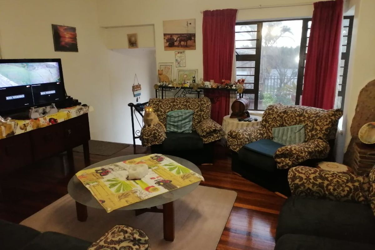 Charming Home with Separate Flat - Photo 4