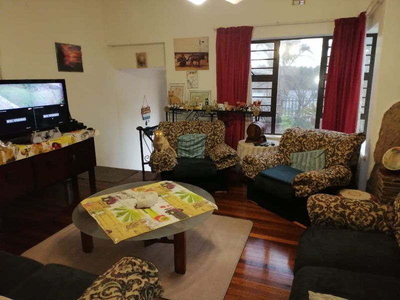 Charming Home with Separate Flat - Photo 4