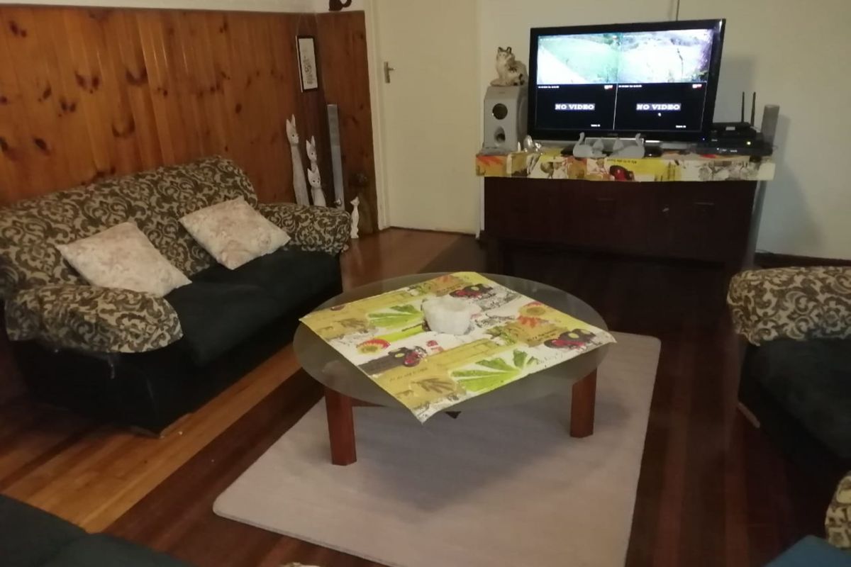 Charming Home with Separate Flat - Photo 5