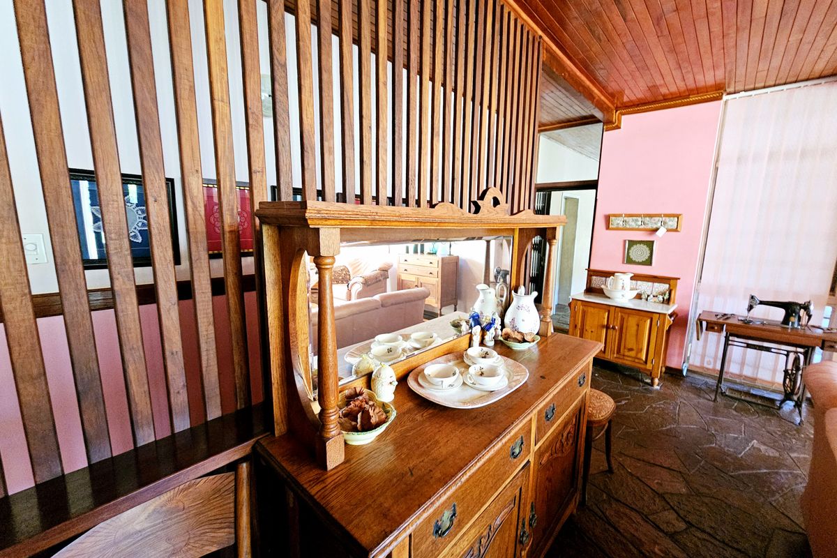 Incredible family home for sale in Skuldbult area, Louis Trichardt - Photo 3