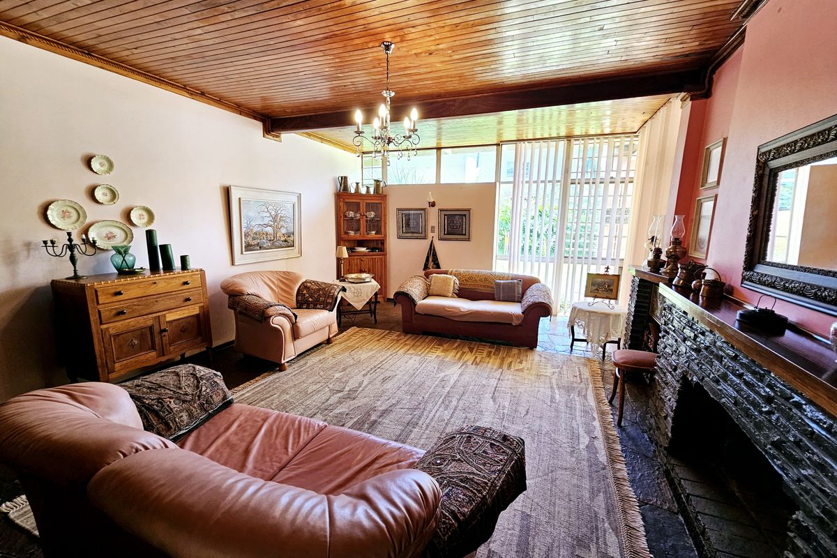 Incredible family home for sale in Skuldbult area, Louis Trichardt - Photo 2