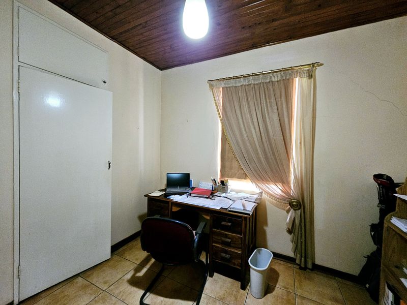 Incredible family home for sale in Skuldbult area, Louis Trichardt - Photo 10