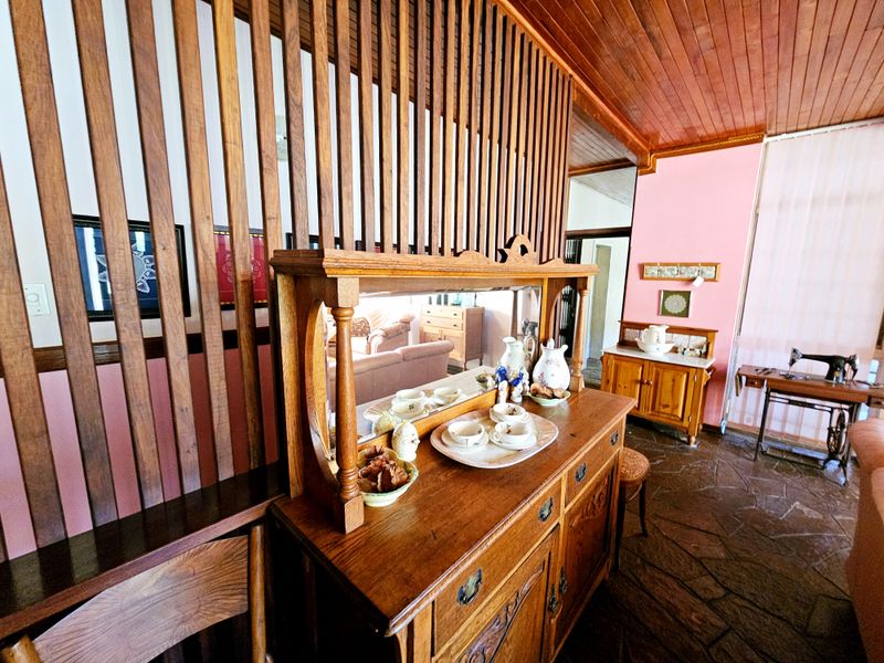 Incredible family home for sale in Skuldbult area, Louis Trichardt - Photo 3
