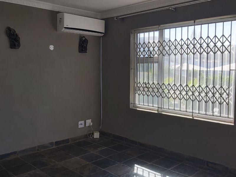 An Exquisite Beachfront Residence - Photo 8