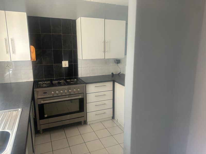 Charming 3-Bedroom Apartment in Santa Anna - Photo 2