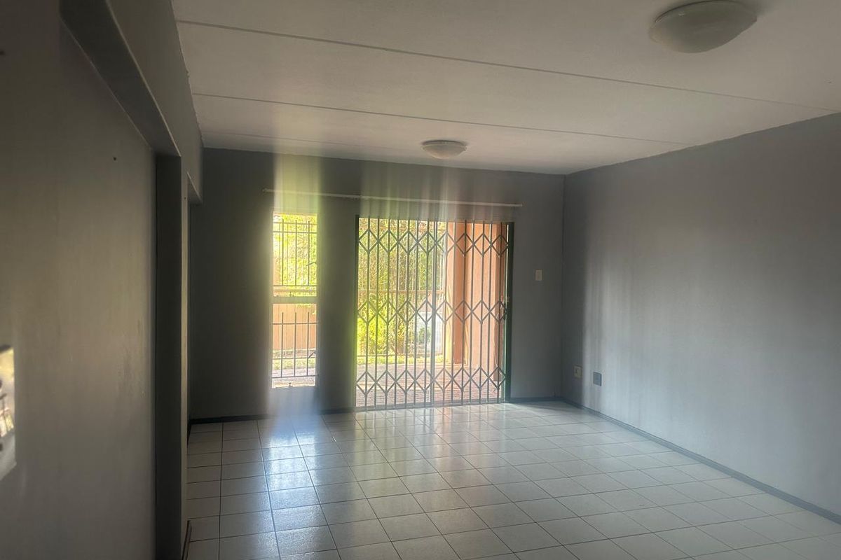 Charming 3-Bedroom Apartment in Santa Anna - Photo 5