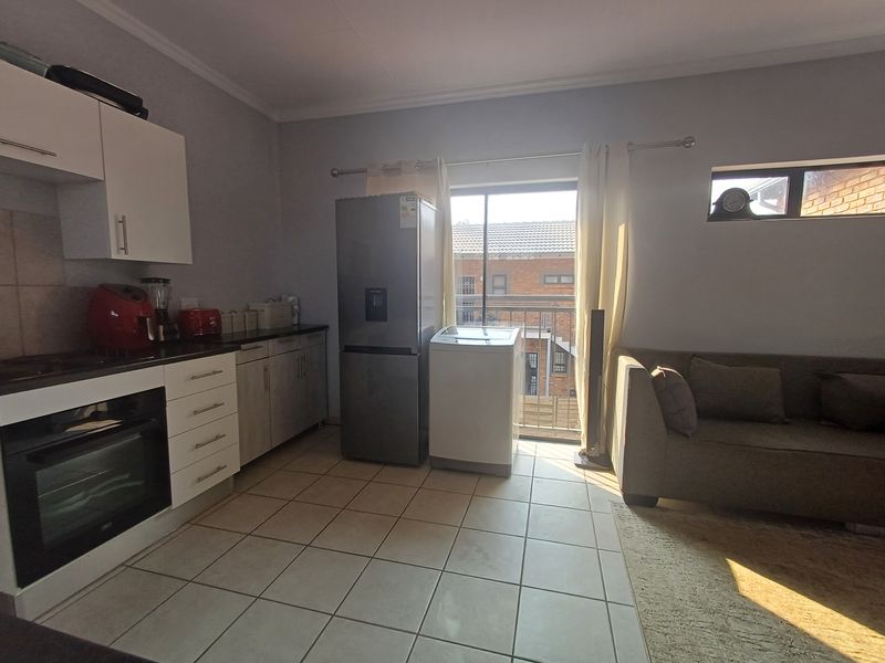 Ready, steady, move in - Photo 5