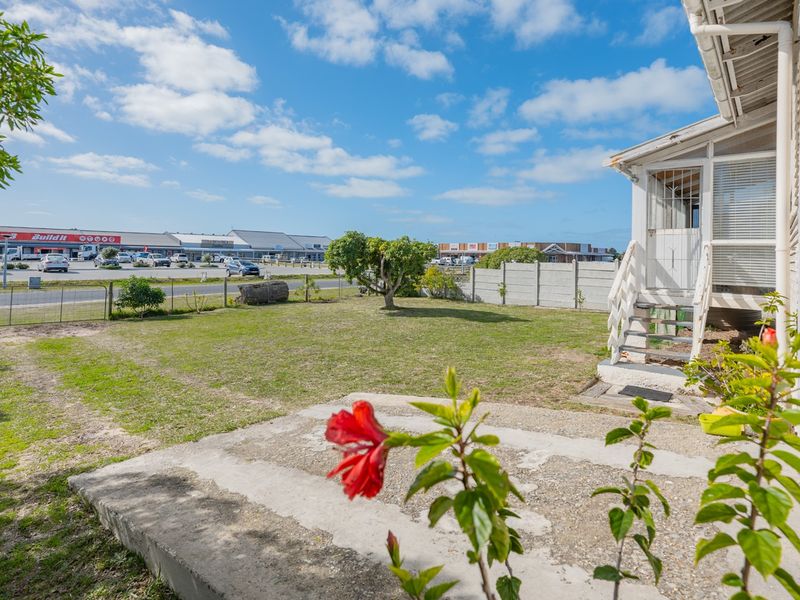 Charming Coastal Escape in Struisbaai – A Must-See! - Photo 5