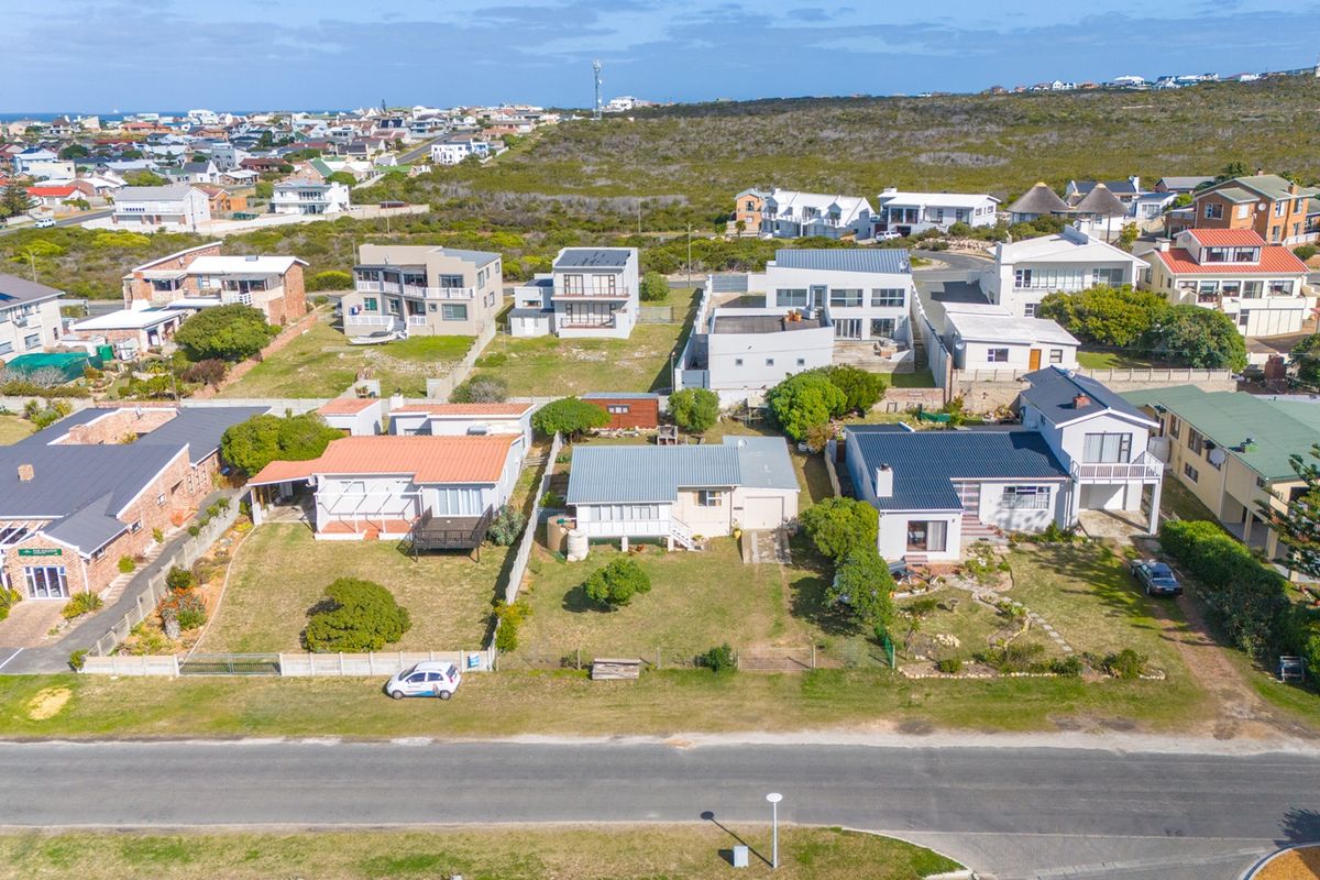 Charming Coastal Escape in Struisbaai – A Must-See! - Photo 2