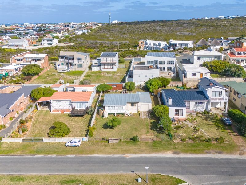 Charming Coastal Escape in Struisbaai – A Must-See! - Photo 2