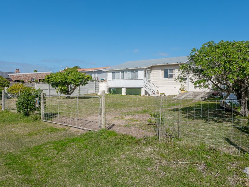 Charming Coastal Escape in Struisbaai – A Must-See! - Photo 9