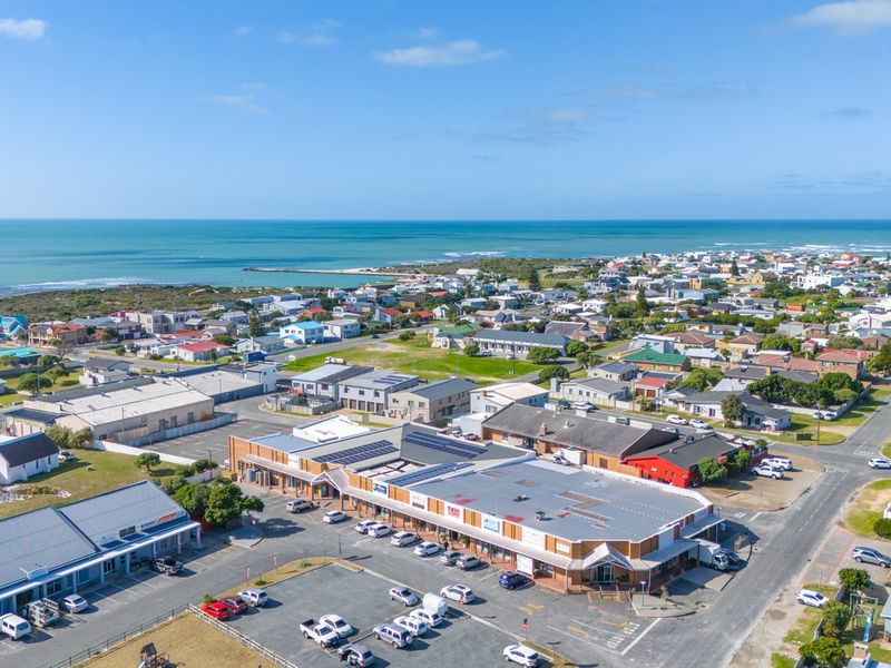 Charming Coastal Escape in Struisbaai – A Must-See! - Photo 8