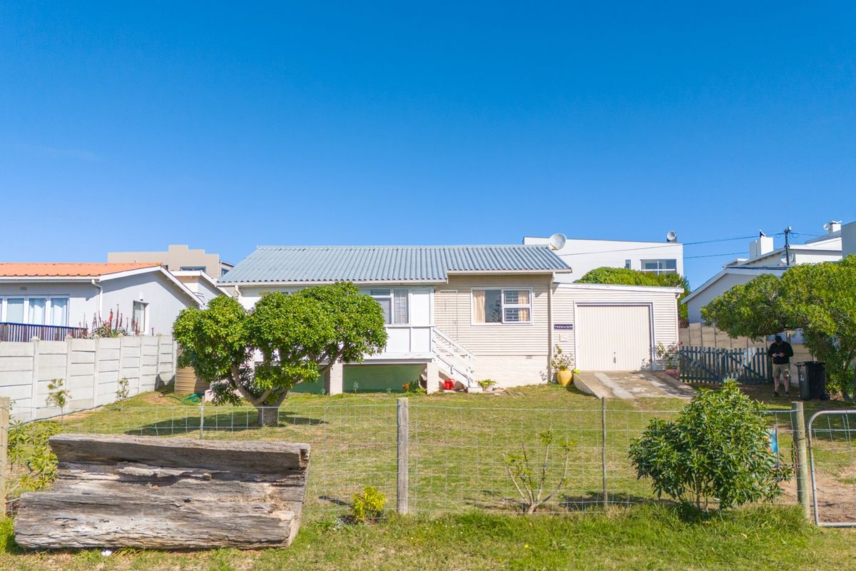 Charming Coastal Escape in Struisbaai – A Must-See! - Photo 4