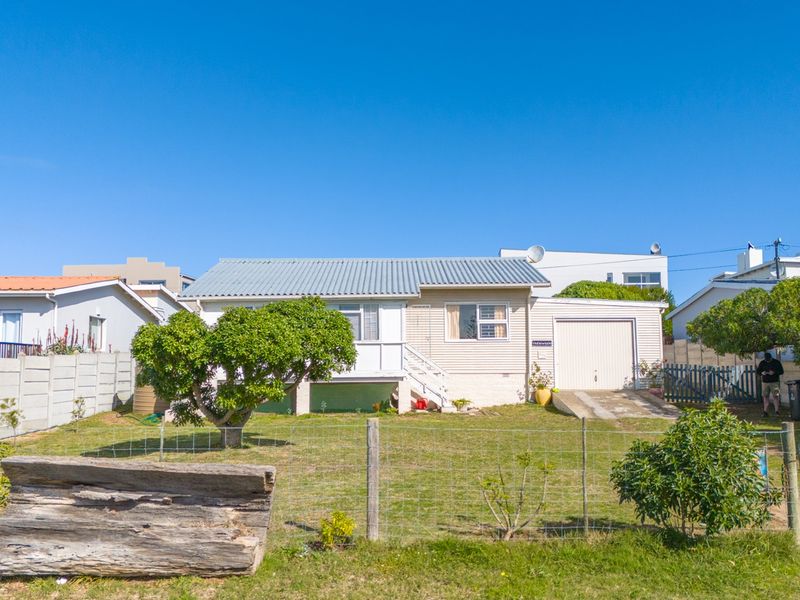 Charming Coastal Escape in Struisbaai – A Must-See! - Photo 4