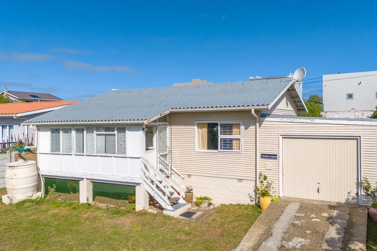 Charming Coastal Escape in Struisbaai – A Must-See! - Photo 3