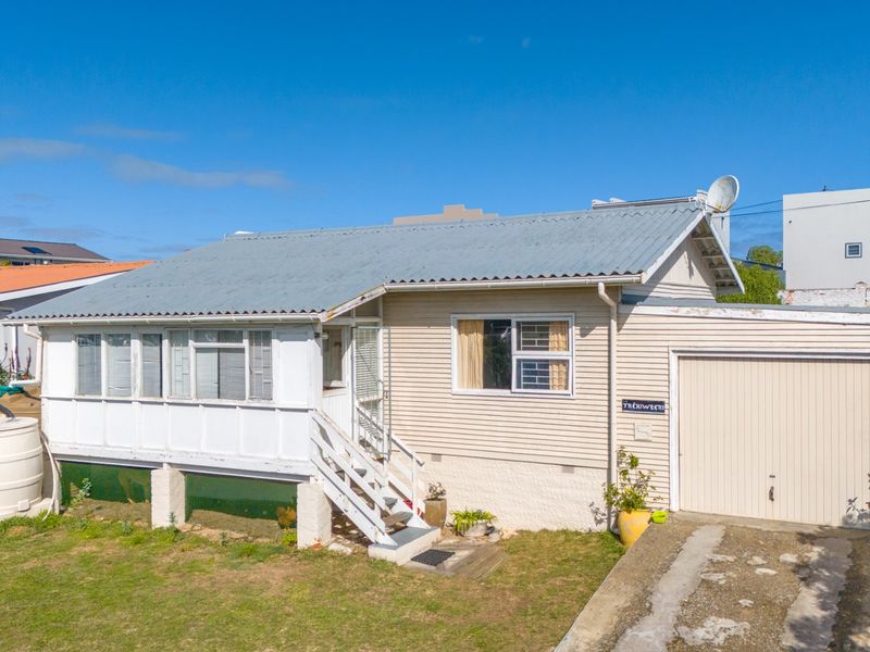 Charming Coastal Escape in Struisbaai – A Must-See! - Photo 3