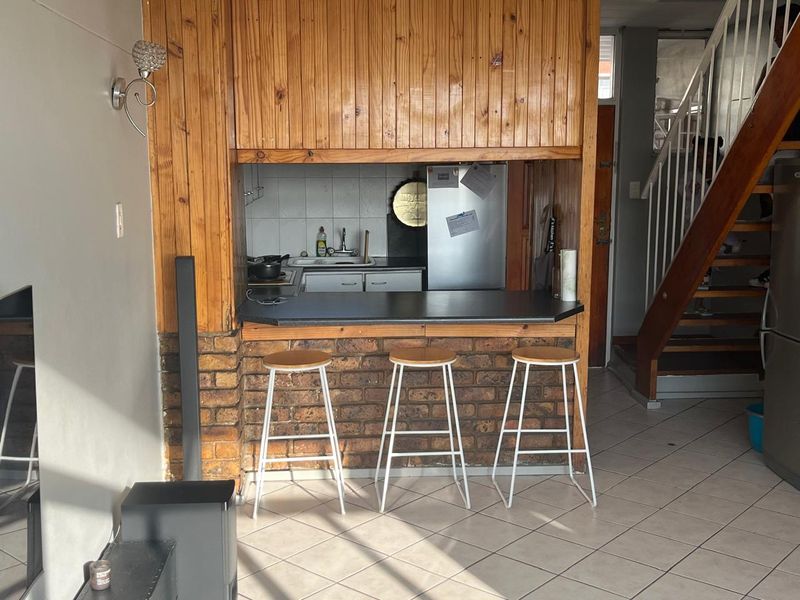 2 bedroom apartment overlooking Johannesburg and Bedfordview - Photo 4