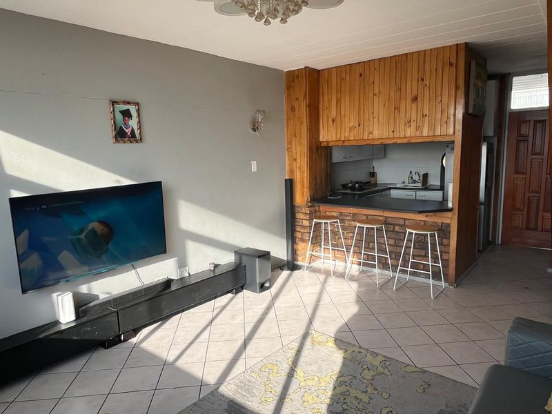 2 bedroom apartment overlooking Johannesburg and Bedfordview - Photo 3