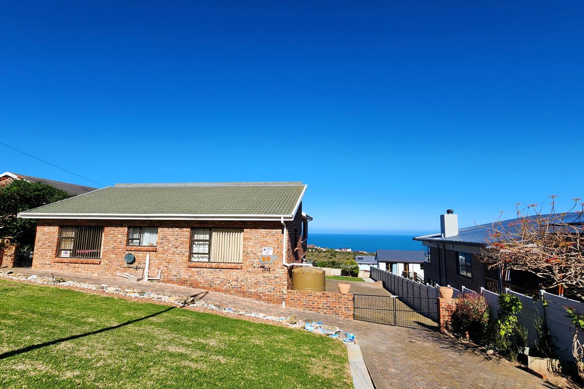 Elegant dual living home with spectacular bay views - Photo 2