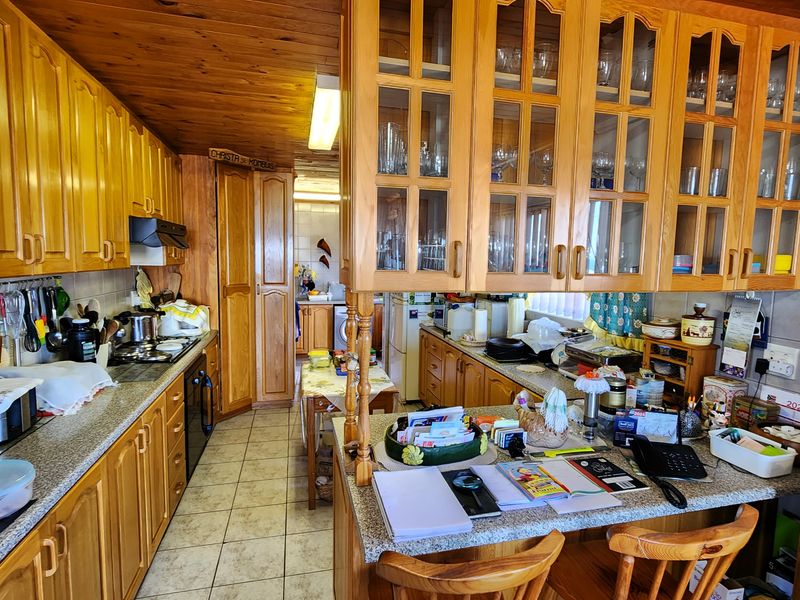 Elegant dual living home with spectacular bay views - Photo 10