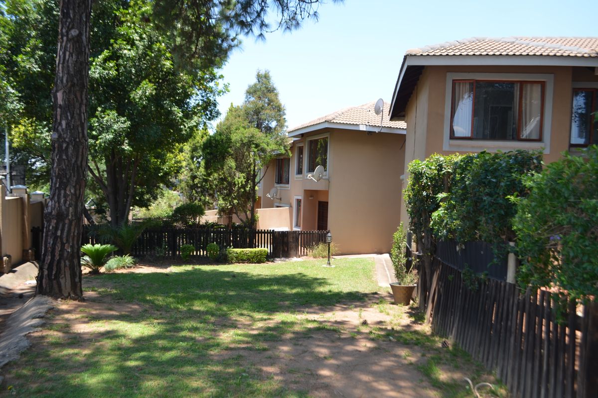 Investor Only 2 Bed 2 Bath with tenant for one year included - Photo 2