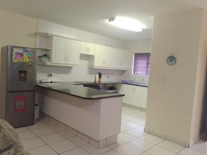 4 Bedroom Townhouse in an Estate at St Michaels. - Photo 4