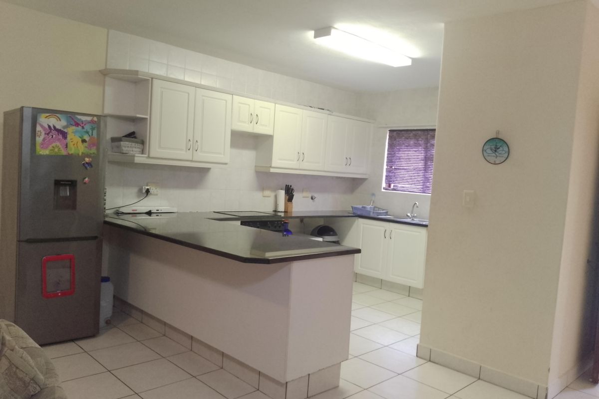 4 Bedroom Townhouse in an Estate at St Michaels. - Photo 4