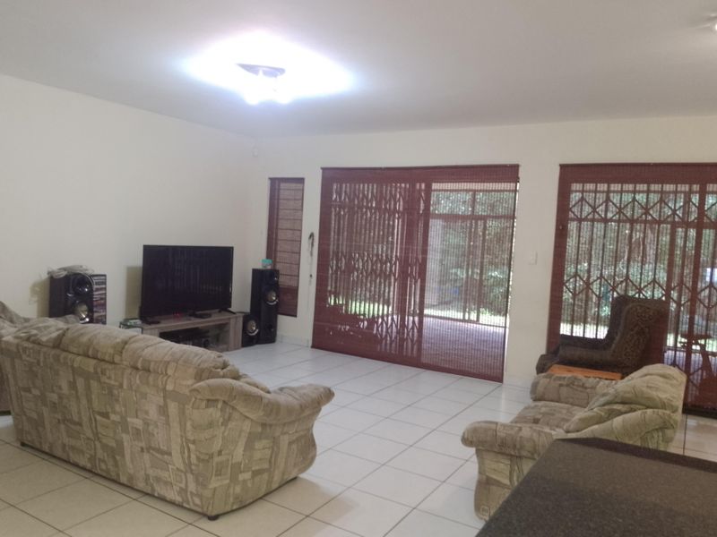 4 Bedroom Townhouse in an Estate at St Michaels. - Photo 2