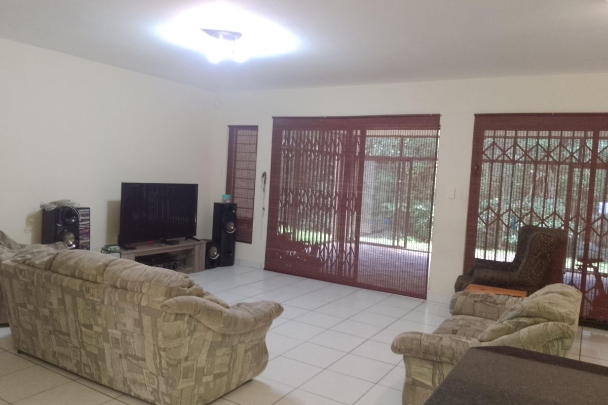 4 Bedroom Townhouse in an Estate at St Michaels. - Photo 2