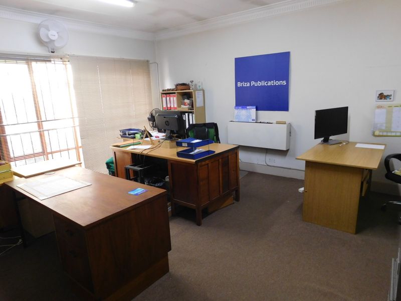 A Think-out- of –the- Box  property in Riviera - Photo 8