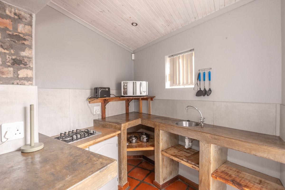 Charming One-Bedroom Flat in Struisbaai - Photo 2