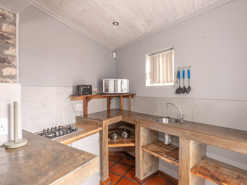 Charming One-Bedroom Flat in Struisbaai - Photo 2