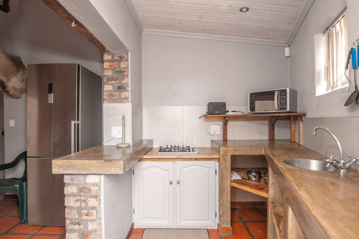 Charming One-Bedroom Flat in Struisbaai - Photo 5