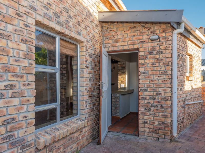 Charming One-Bedroom Flat in Struisbaai - Photo 3