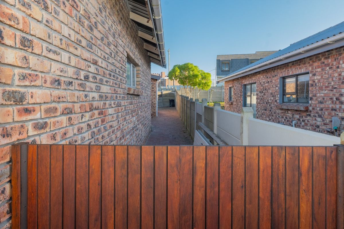 Charming One-Bedroom Flat in Struisbaai - Photo 4