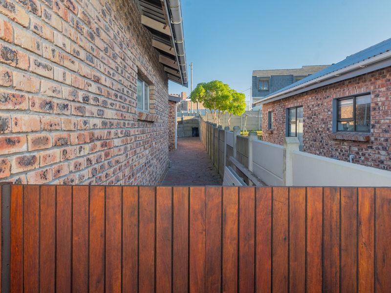 Charming One-Bedroom Flat in Struisbaai - Photo 4