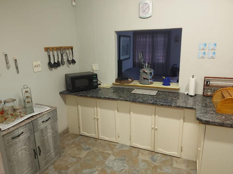 Charming Coastal Retreat in Tugela Mouth: Perfect for Airbnb and More! - Photo 9