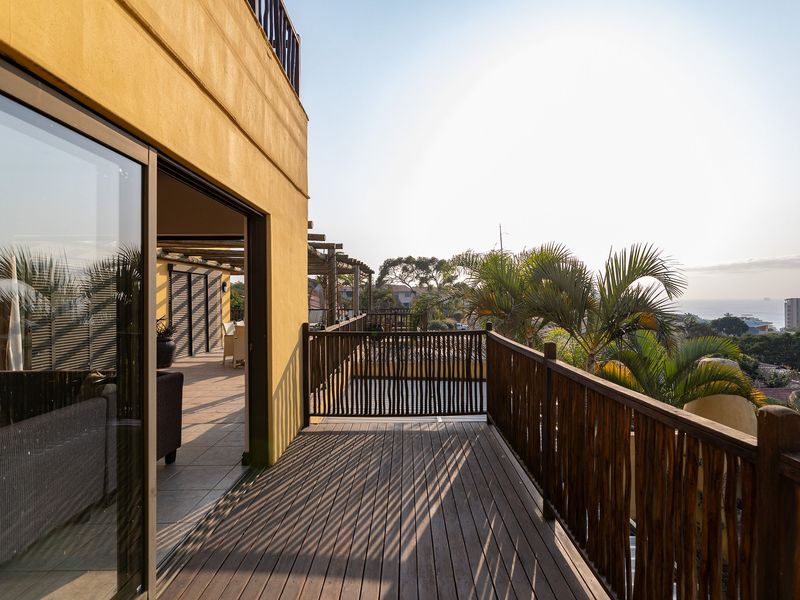 Luxurious and Spacious -2 Bedroom Apartment in Umhlanga Rocks sought after complex. - Photo 2