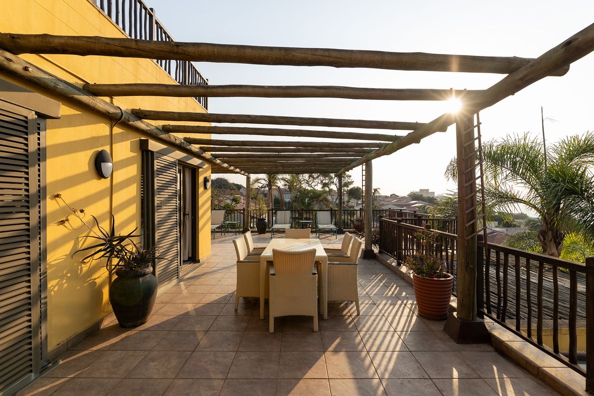 Luxurious and Spacious -2 Bedroom Apartment in Umhlanga Rocks sought after complex. - Photo 5