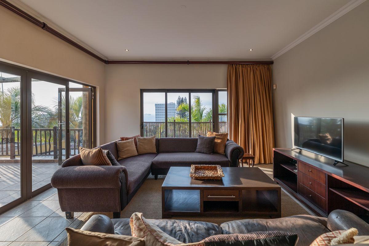 Luxurious and Spacious -2 Bedroom Apartment in Umhlanga Rocks sought after complex. - Photo 3