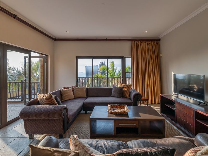 Luxurious and Spacious -2 Bedroom Apartment in Umhlanga Rocks sought after complex. - Photo 3