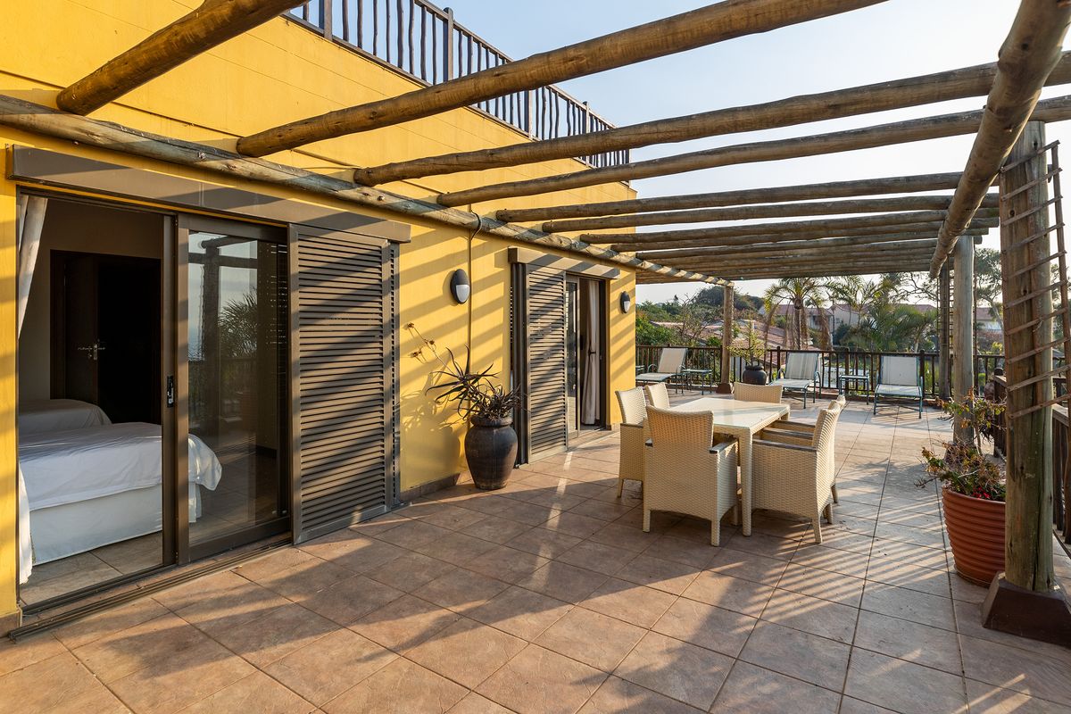 Luxurious and Spacious -2 Bedroom Apartment in Umhlanga Rocks sought after complex. - Photo 4