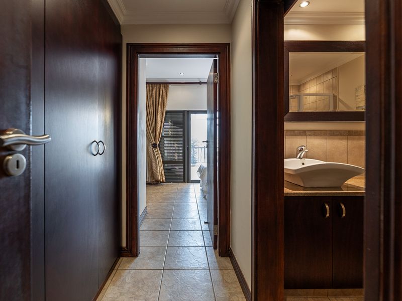 Luxurious and Spacious -2 Bedroom Apartment in Umhlanga Rocks sought after complex. - Photo 9