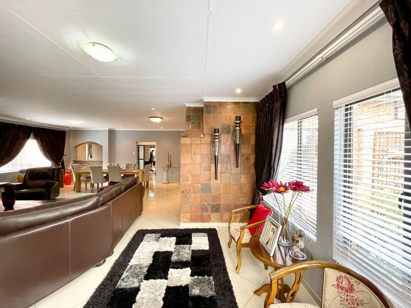 Spacious three bedroom home plus two bedroom flat for sale in Evander!!  Move in and live home. - Photo 4