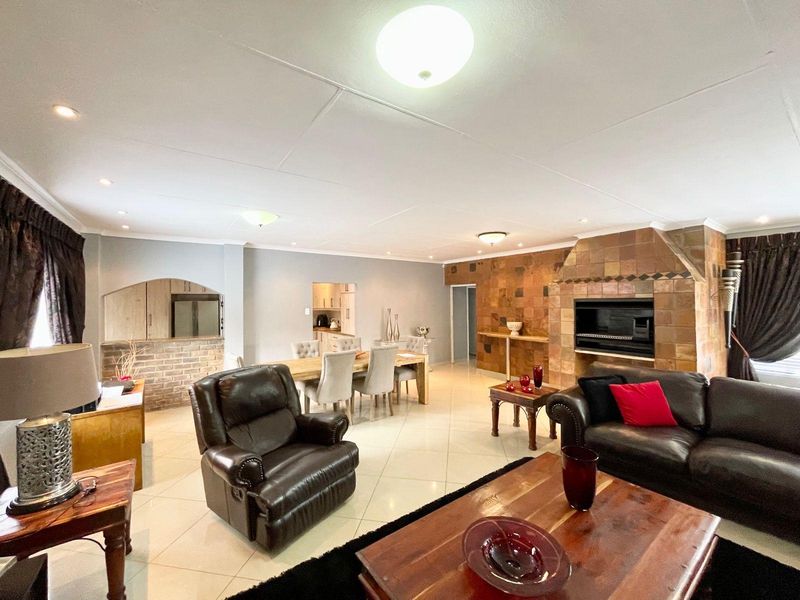 Spacious three bedroom home plus two bedroom flat for sale in Evander!!  Move in and live home. - Photo 8