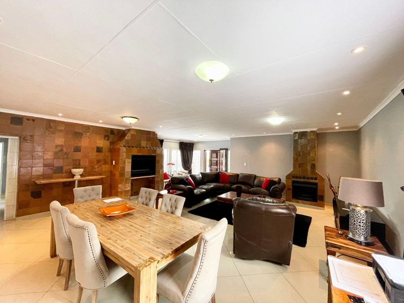 Spacious three bedroom home plus two bedroom flat for sale in Evander!!  Move in and live home. - Photo 9