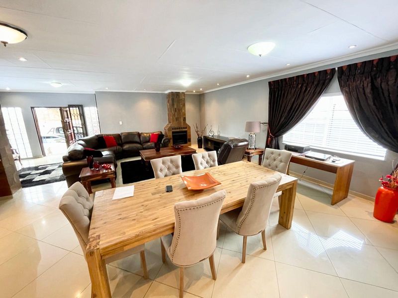 Spacious three bedroom home plus two bedroom flat for sale in Evander!!  Move in and live home. - Photo 7