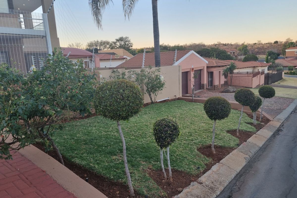 Safari Gardens – Modern Living, Views & Income Potential - Photo 4