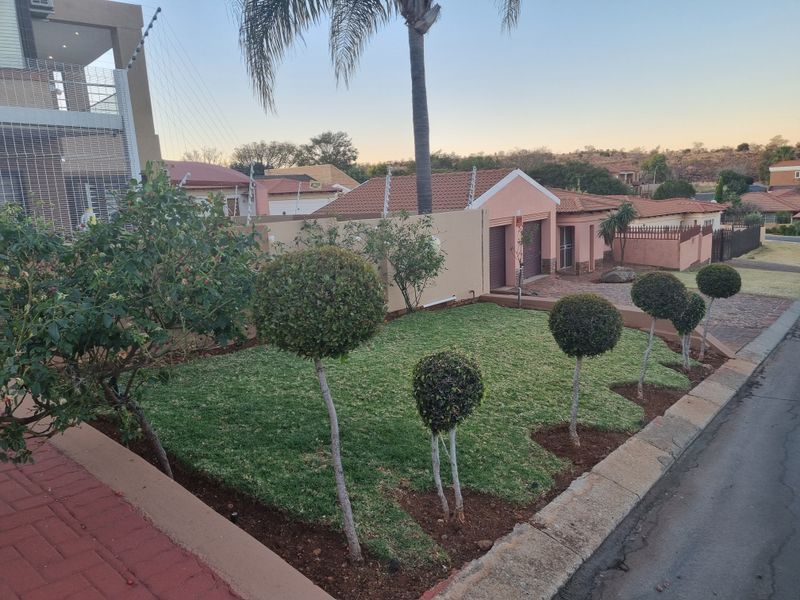 Safari Gardens – Modern Living, Views & Income Potential - Photo 4